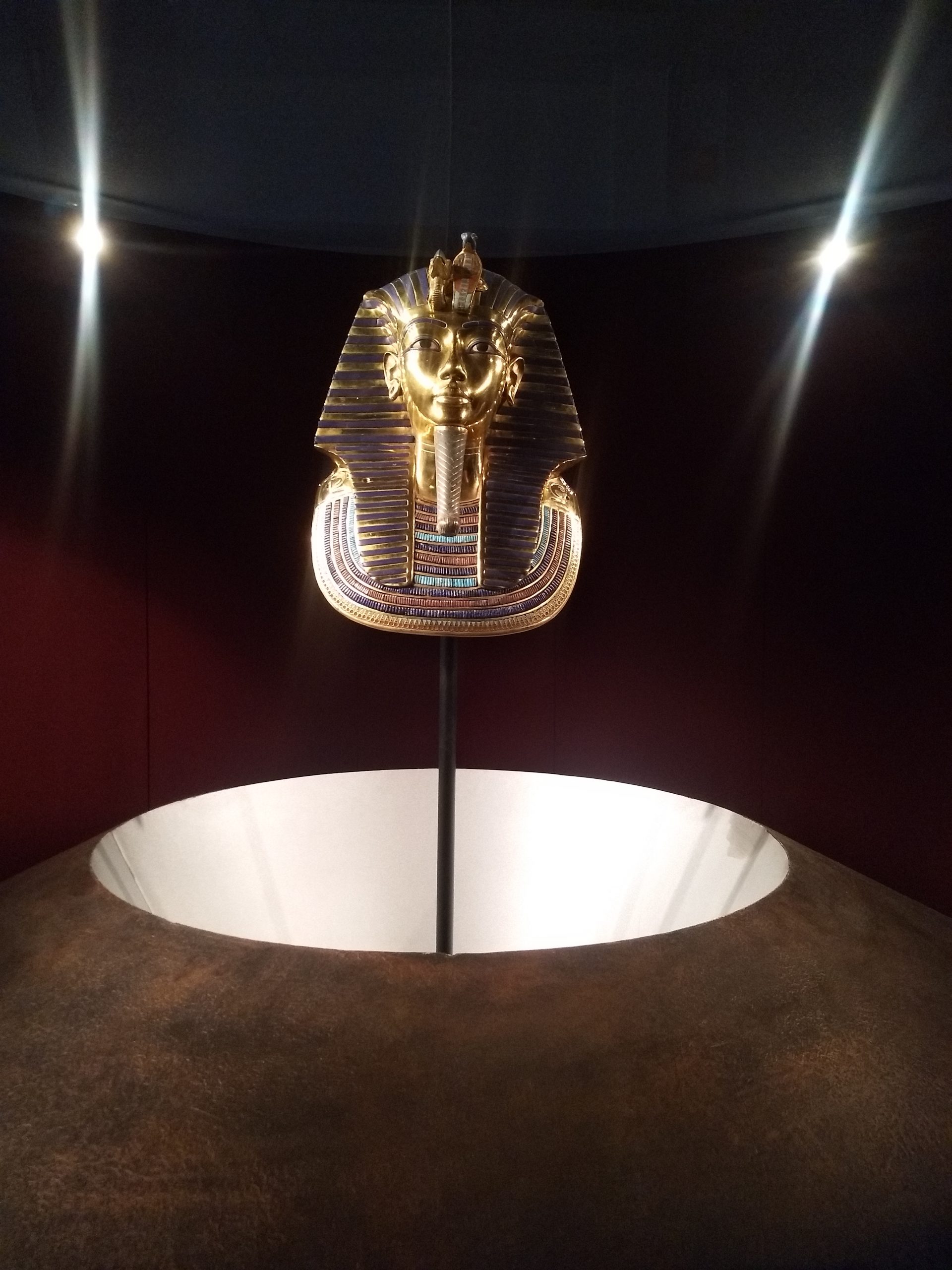Exposition à Bruxelles de la tombe et trésors du célèbre pharaon